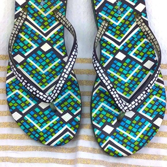 Vera Bradley Rain Forest Flip Flops - Picture 3 of 10